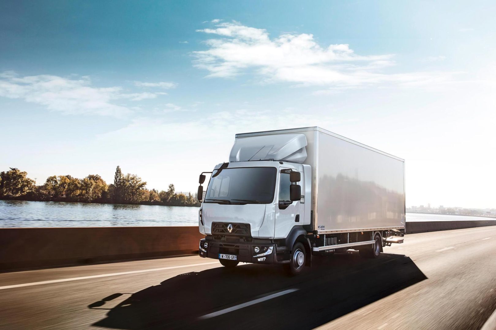 trucks-solutions_vehicules-neufs_renault-trucks_distribution